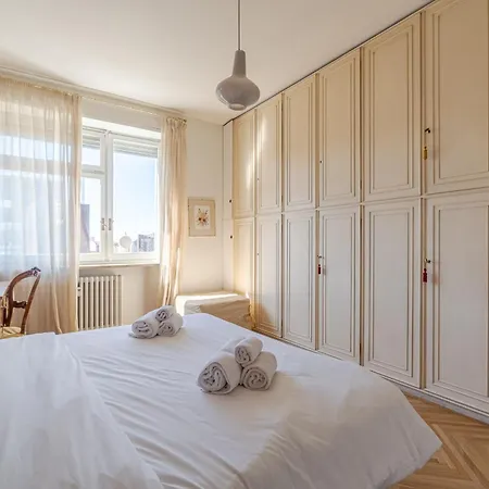 Palazzo Di Giustizia Bright